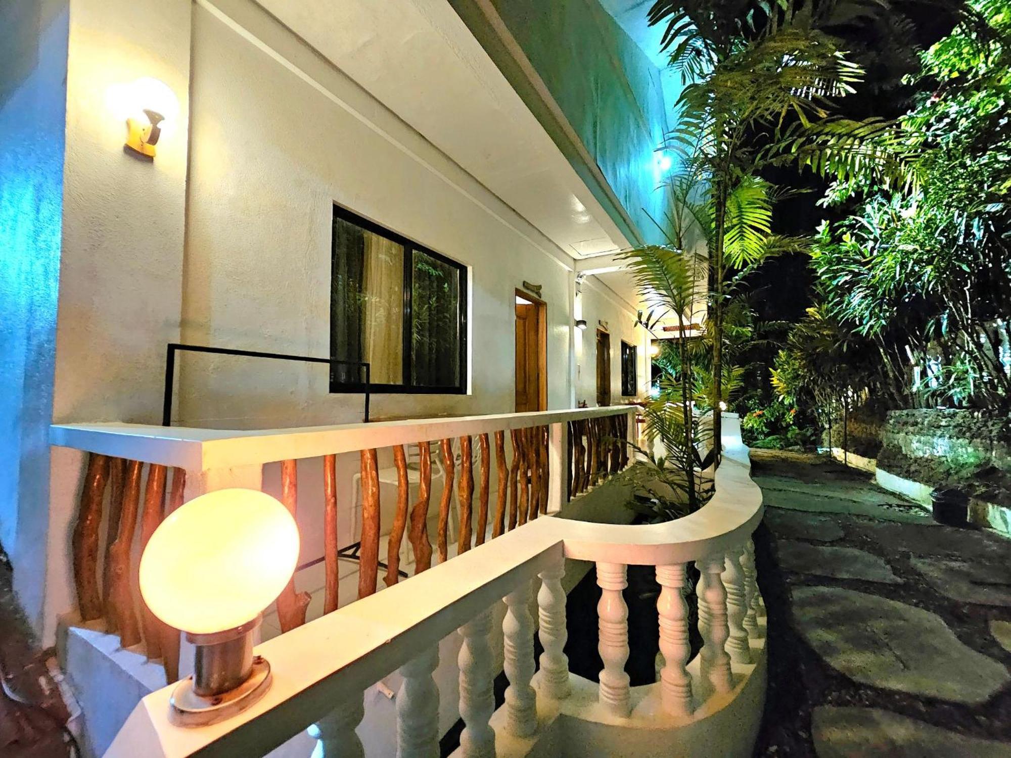 Cocoloco Beach Resort Manoc-Manoc Exterior foto
